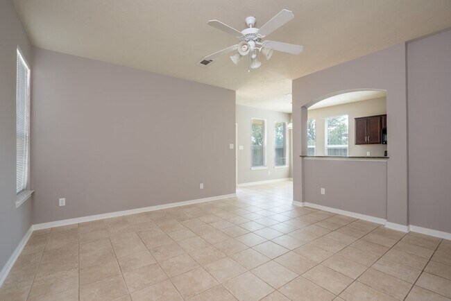 Building Photo - August Pre-Lease 2025!! Spacious 4 Bed, 4 ...