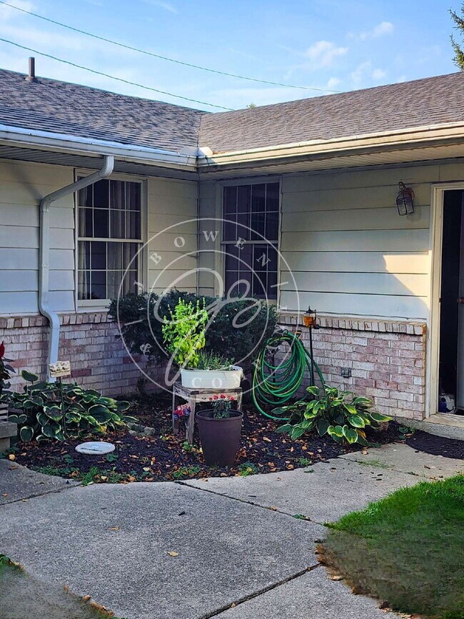 Foto del edificio - 1103 Maple Ct