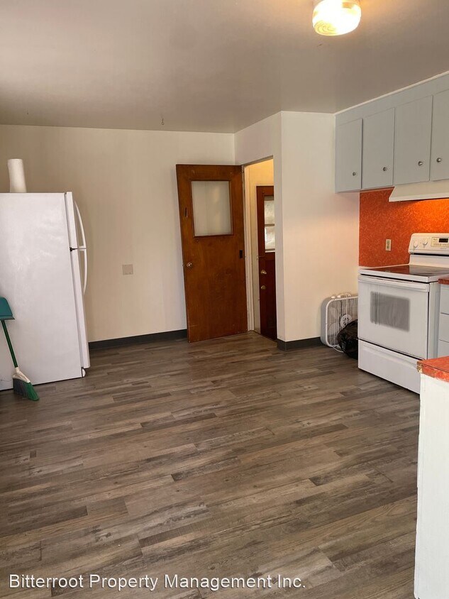Primary Photo - 2 br, 1 bath House - 320 South Grove Street