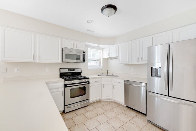 Foto del edificio - 6119 Oaklawn Ln