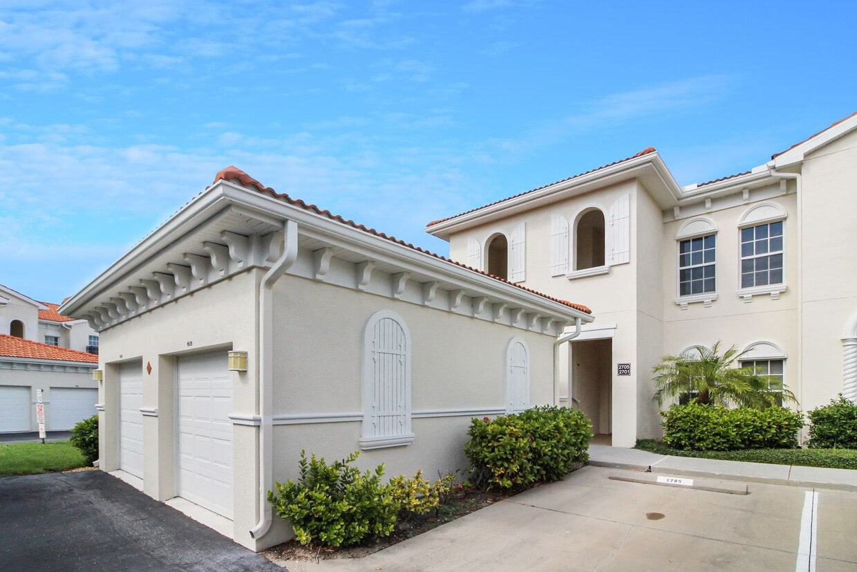 2705 Ravinia Cir, Venice, FL 34292 Condo for Rent in Venice, FL