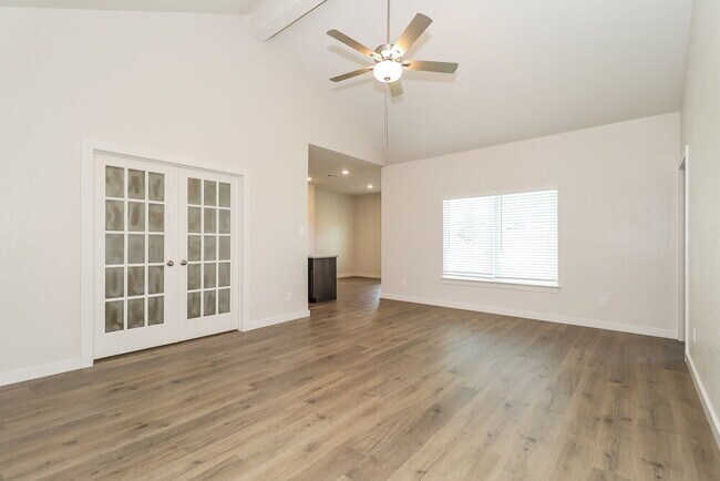 Building Photo - 1505 Woodwinds Dr