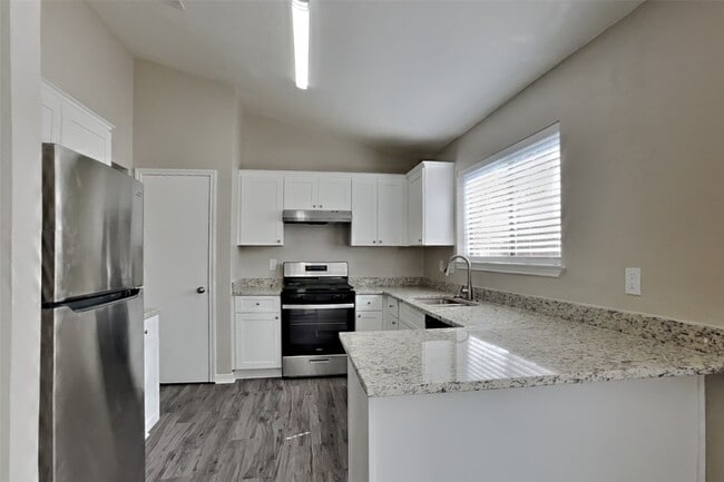 Building Photo - 17914 Autumn Hills Dr