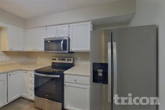 Building Photo - 606 Radnor Ln