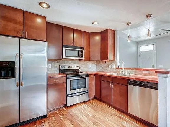 Building Photo - 923 26th St