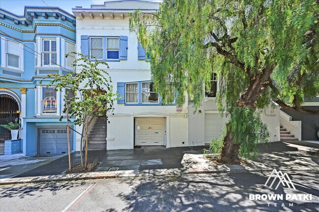 Building Photo - 33 Ford St