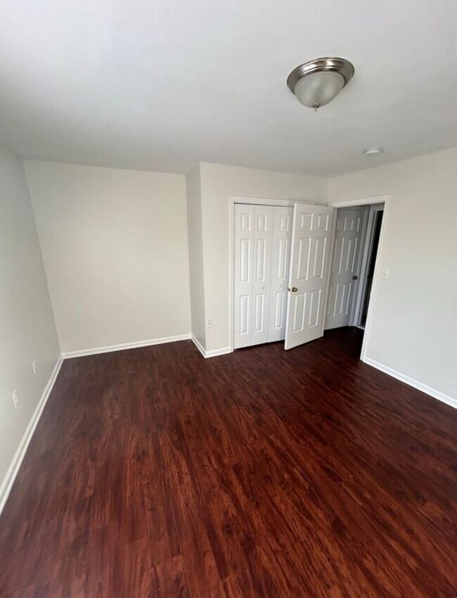 Building Photo - 2BR Apartment Available in Bridgeport! (Wi...
