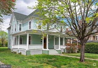 Building Photo - 205 Oakley St