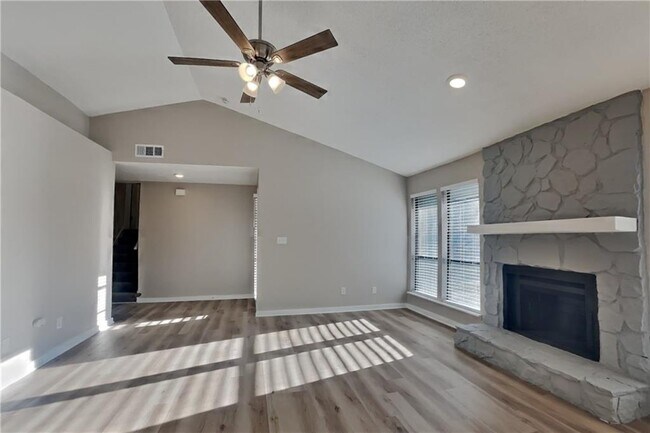 Foto del edificio - 4901 Duncan Wood Dr