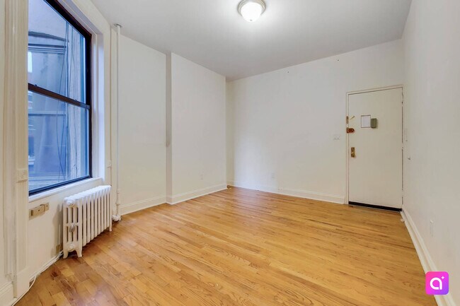 Building Photo - 211 W 80th St