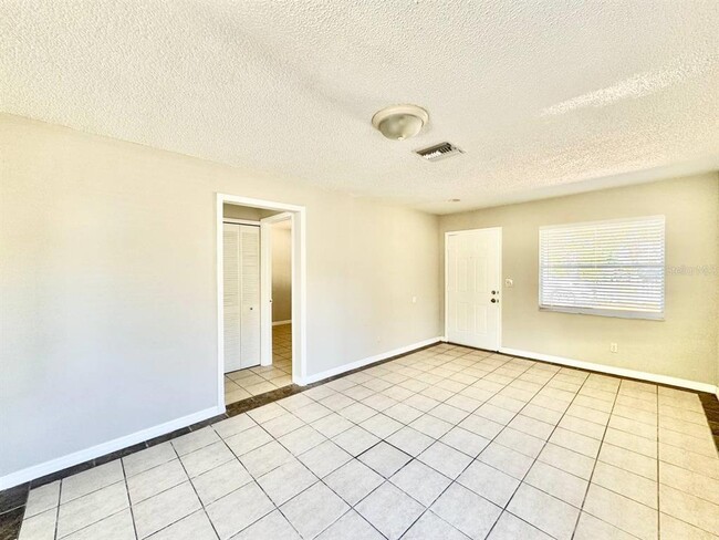 Building Photo - 629 Wildwood Way