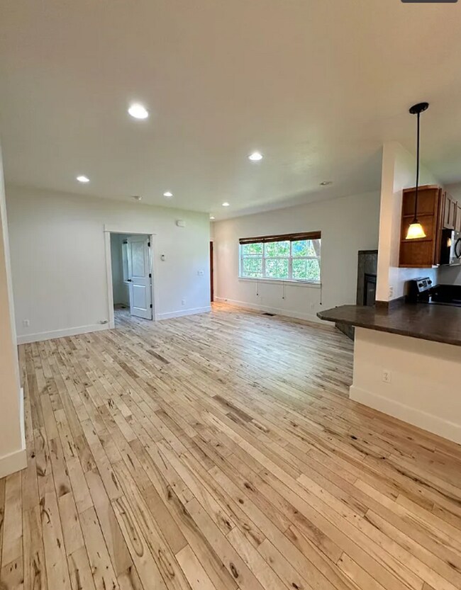 Foto del edificio - 4 Bedroom Townhome for Rent in Bozeman