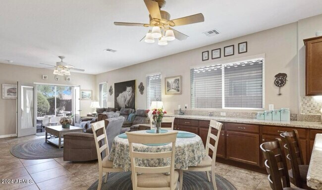 Foto del edificio - 802 E Blossom Rd