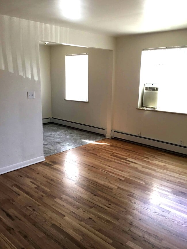 Building Photo - 1350 Columbine St