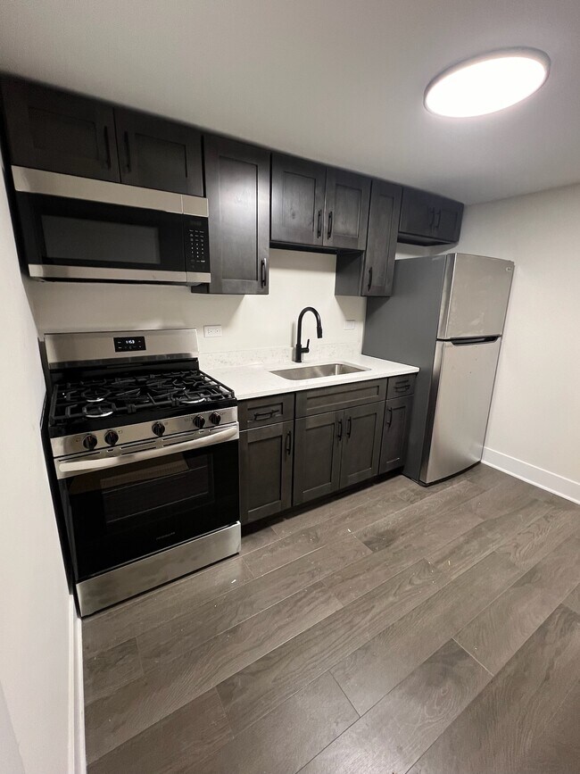 Foto del edificio - 8139 S Marshfield Ave