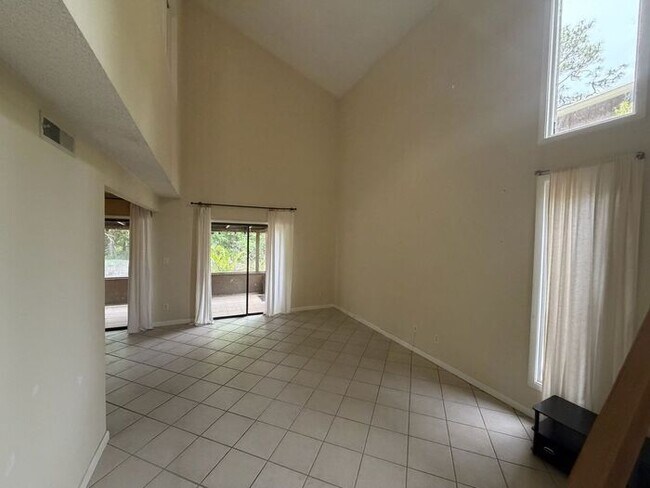 Foto del edificio - Charming 3 bed 3 bath townhome in the Orlando