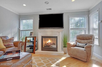 Building Photo - 17 Nutmeg Ct