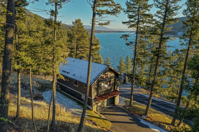 Building Photo - 3621 E Lakeshore Dr