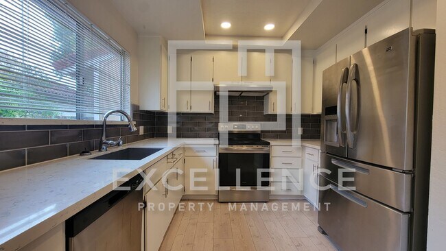 Building Photo - 3/2 Duplex That Feels Like A House, 2 Car ...