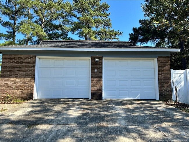 Building Photo - 5921 Lake Terrace Ct