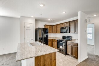 Building Photo - 4496 Pencester St