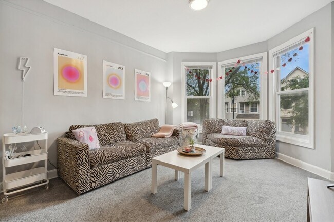 Foto del edificio - 2553 N Southport Ave