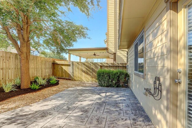 Building Photo - 10718 Clearview Villa Pl