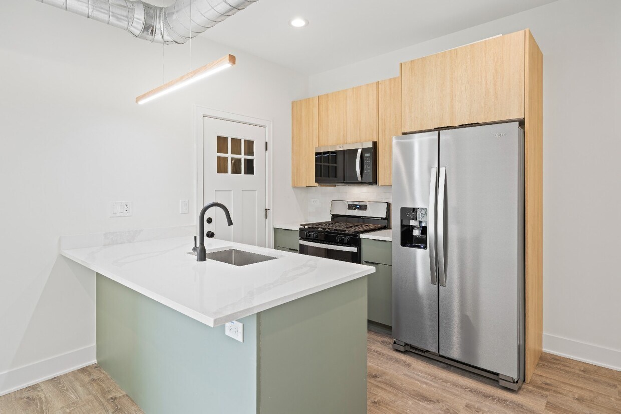 Foto del edificio - Renovated Studio in Logan Square - Now Leasing for June 1st