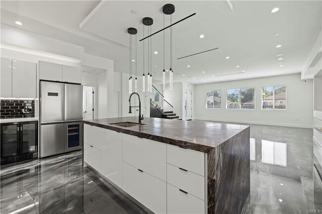 Foto del edificio - 15209 Cohasset St