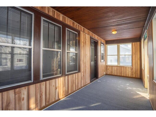 Foto del edificio - 890 Arkwright St N