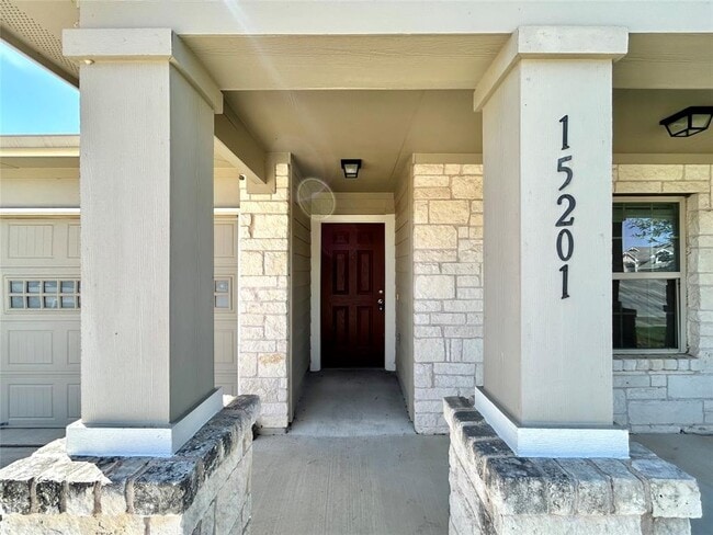 Foto del edificio - 15201 Knighten Ln