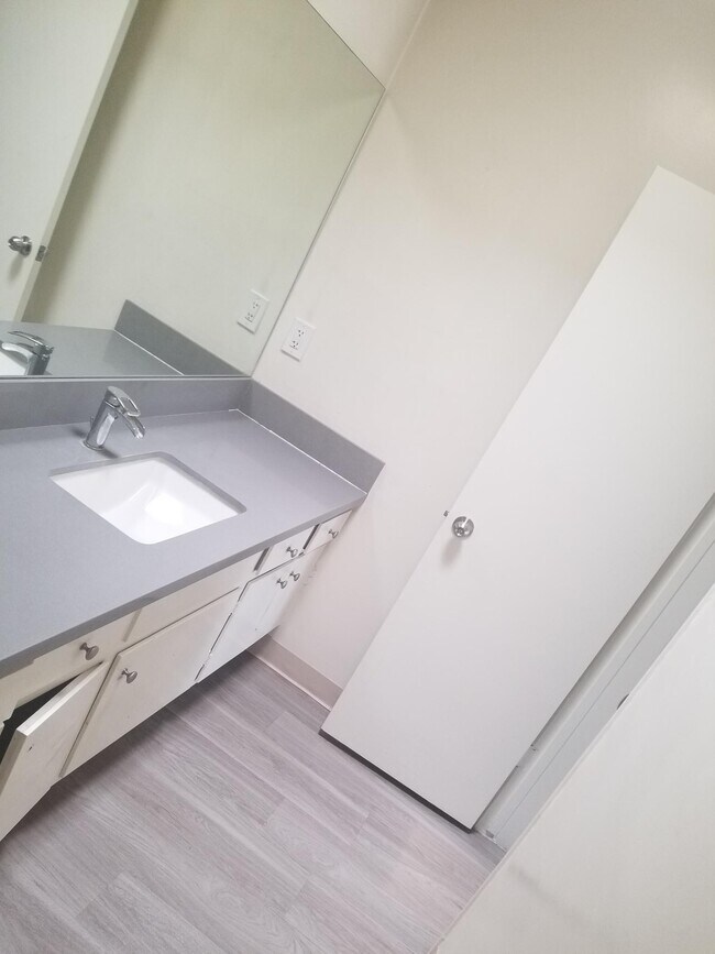 Foto del edificio - 5311 Hermitage Ave