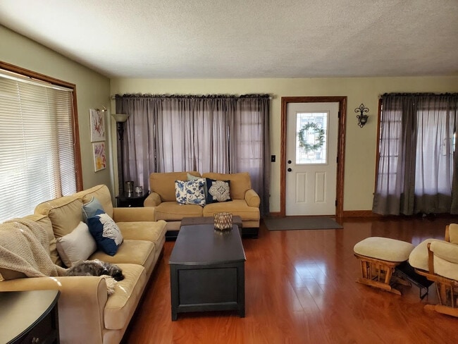 Building Photo - 314 N Grove St