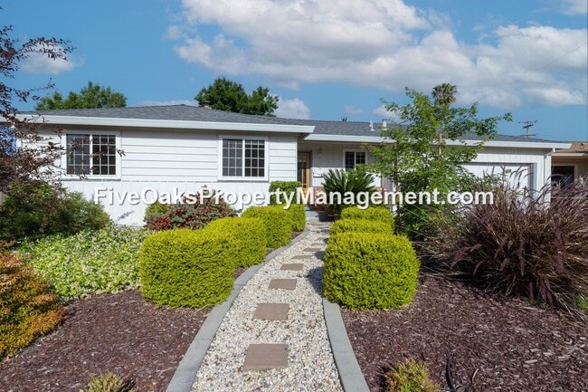 Building Photo - 102 Grenoble Way