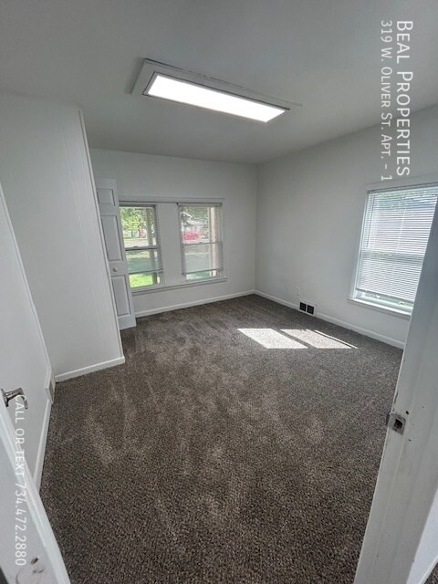 Foto del edificio - 319 W Oliver St