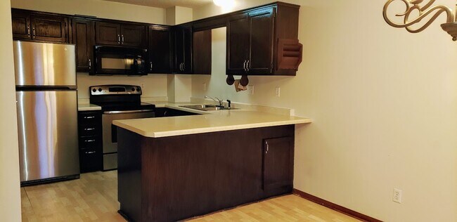 Building Photo - 2323 Amberwood Dr