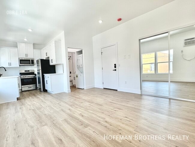 Building Photo - 1019 Albany St