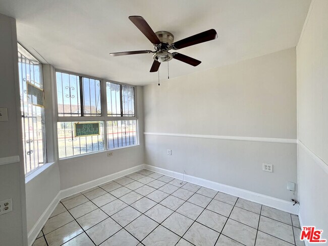 Foto del edificio - 3260 East 4th St