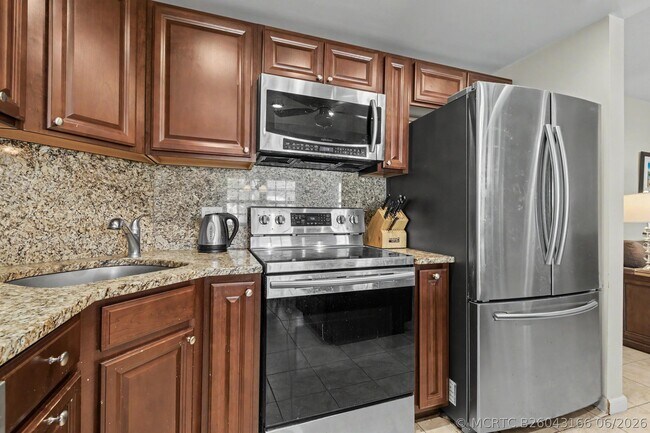 Foto del edificio - 2455 NE 51st St