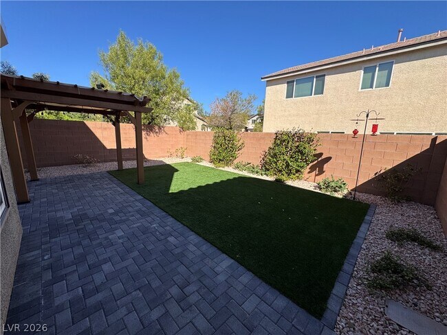 Building Photo - 10240 Danskin Dr