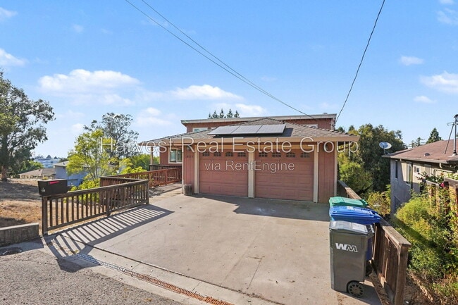 Photo - 2652 Hillcrest Avenue House