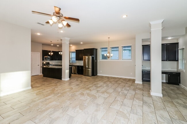 Building Photo - 415 Rocky Briar Ct