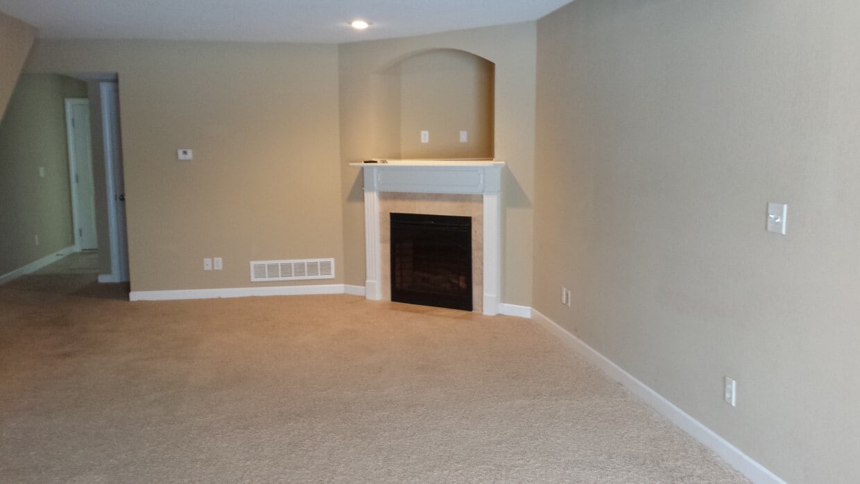 Building Photo - 814 SW Peach Tree Ln