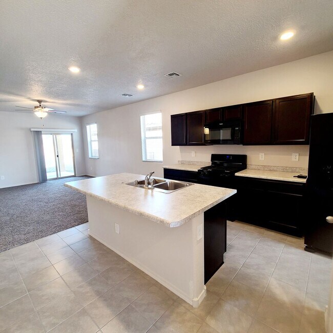 Foto del edificio - 3 bed 2 bath home in Huning Ranch