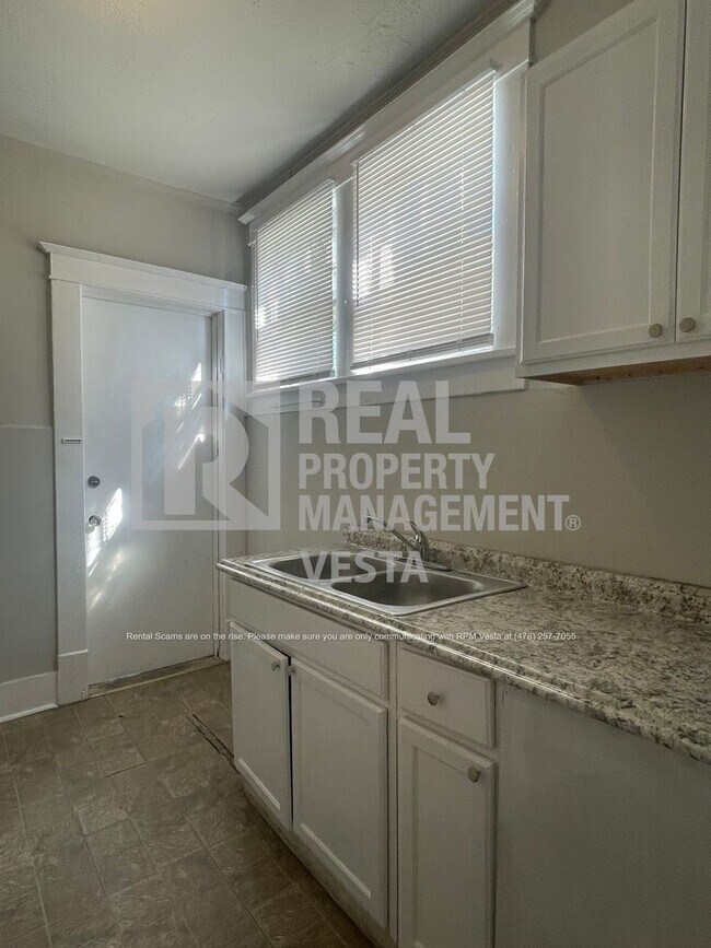 Foto del edificio - 2389 Beech Ave