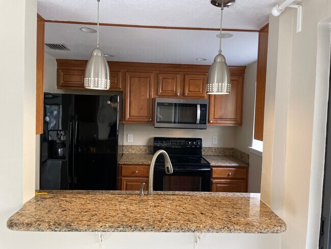 Foto del edificio - 1343 Harmon Ave