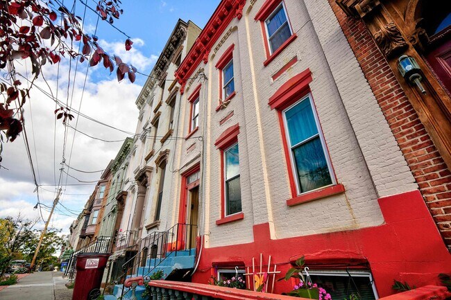 Building Photo - 55 Ten Broeck St