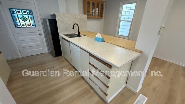 Building Photo - 318 Cornwall Avenue