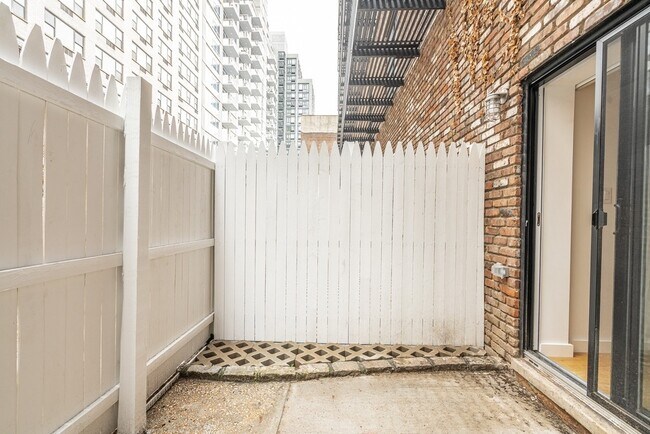Building Photo - 321 E 22nd St