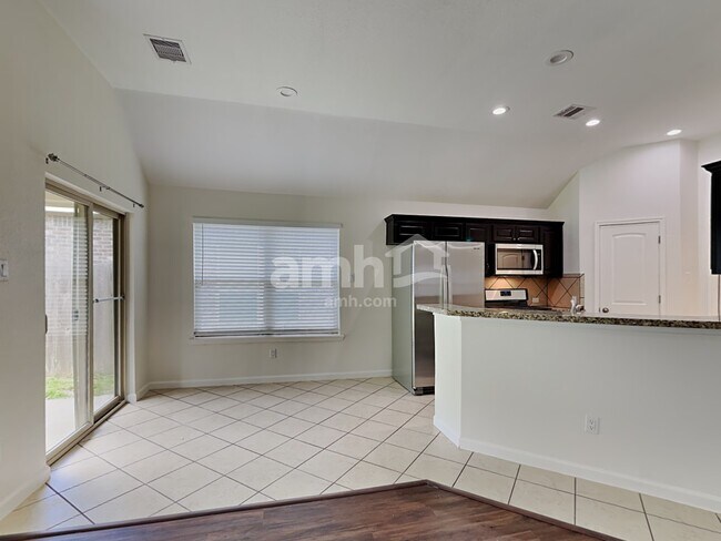 Foto del edificio - 232 Country Crossing Cir